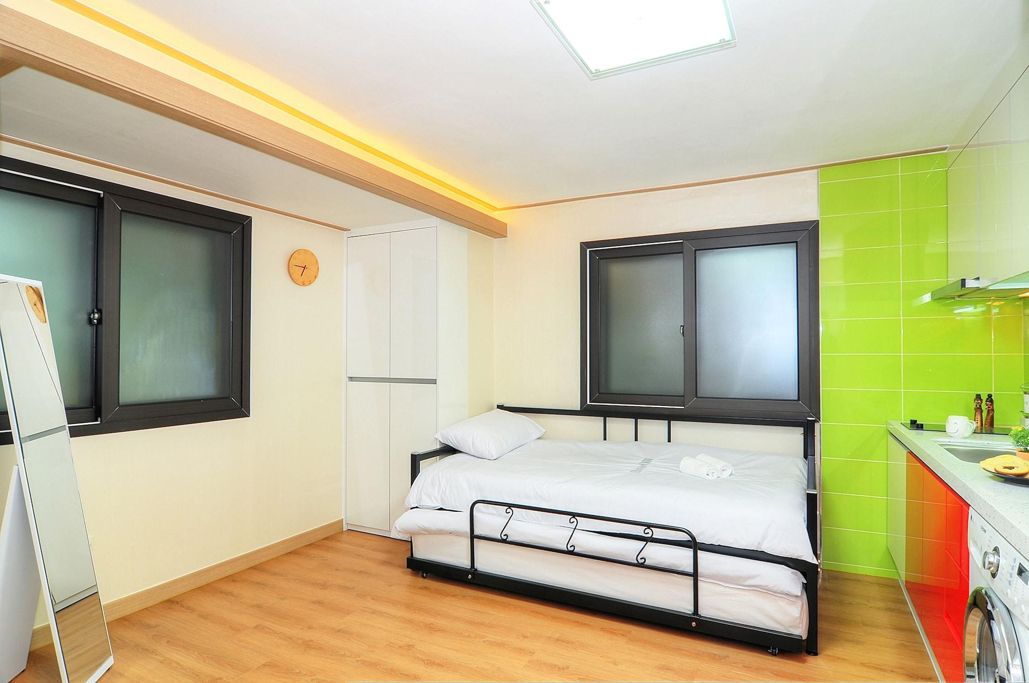 Hostel Kw Sinsa Seoel Buitenkant foto