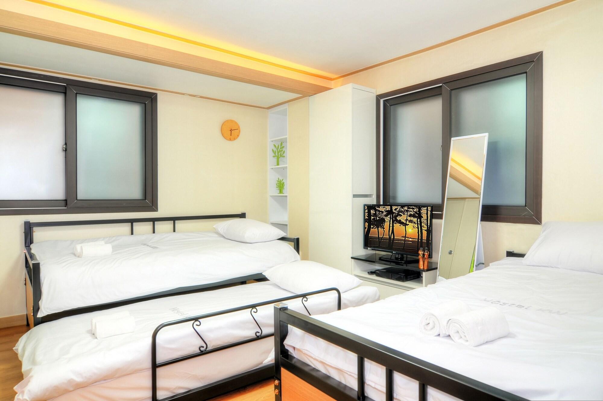 Hostel Kw Sinsa Seoel Buitenkant foto